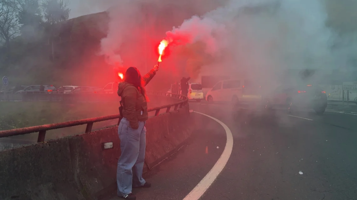 Grebako sindikatu deitzaileen lehen mobilizazioa Elorregin zirkulazioa etetea izan da