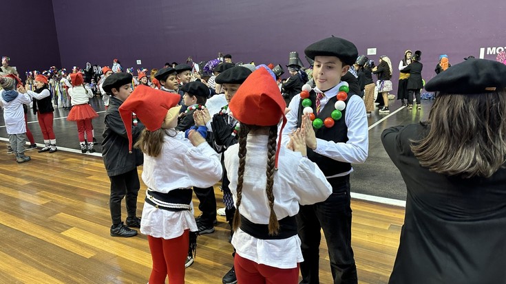 Arrasateko bi ikastetxeak batu dira Aratuste-martitzena ospatzeko