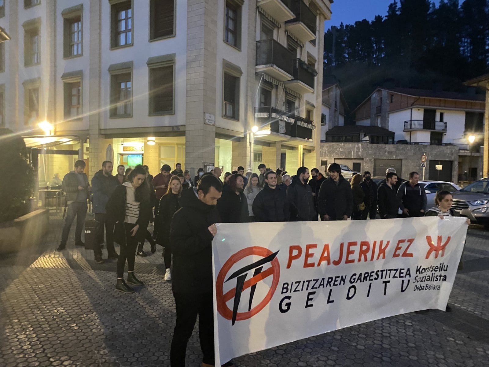 Kontseilu Sozialistak deituta, Beasain eta Bergara arteko bidesariaren aurkako elkarretaratzea Antzuolan