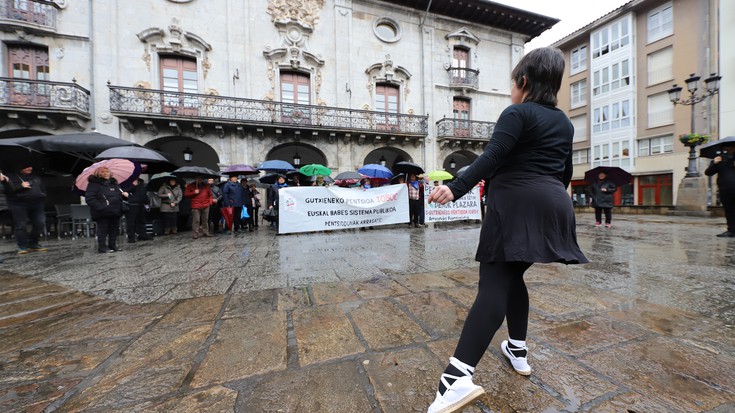 Pentsiodunek protesten bosgarren urteurrena ospatu dute aste honetan