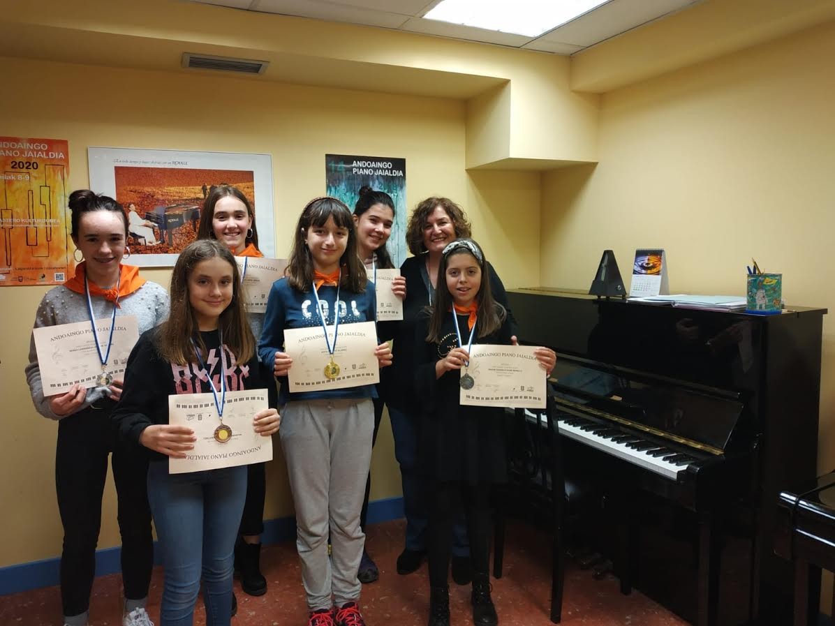 "Esperientzia ederra" bizita bueltatu dira piano-jole gazteak Andoaingo jaialditik