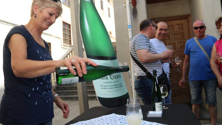 Txakolina dastatzeko aukera izango da, bigarrenez egingo den Txakolin Egunean