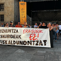 Euskaldunon Hizkuntza Eskubideen Aldeko Arrasateko Protokoloak deitutako elkarretaratzea