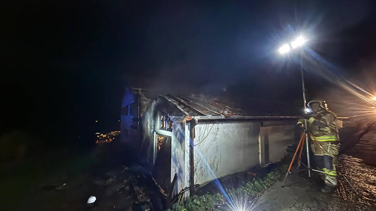 Galartzako Etxezuri baserri ondoko eraikinean sutea izan da