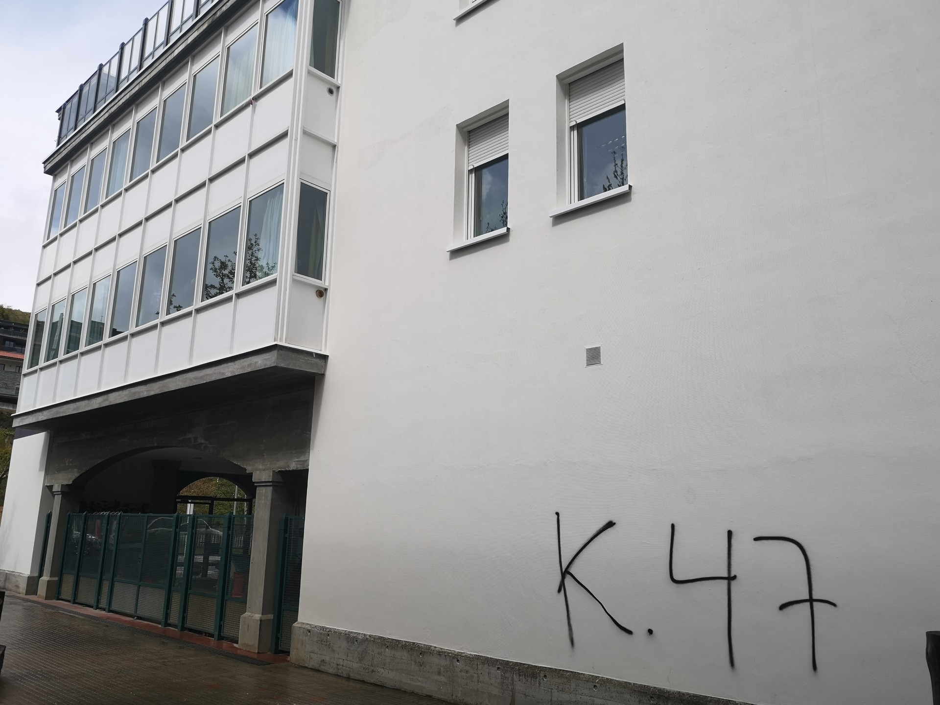 Pausokaren egoitzan pintaketak