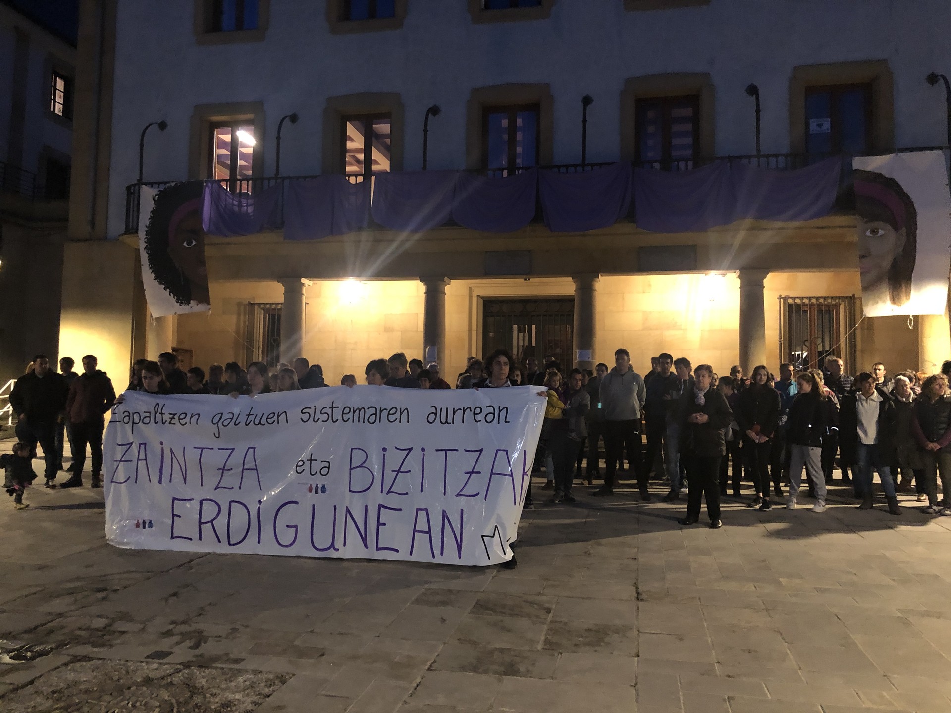 Ipuinez, elkarretaratzeaz eta bertsoz osatutako eguna