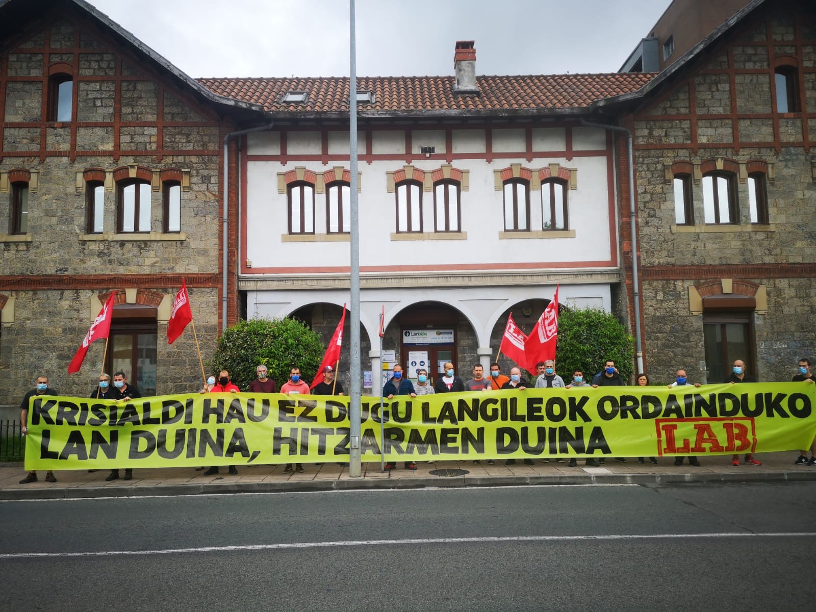 Krisiaren erantzukizuna langileengan jartzearen aurka agertu da LAB, Arrasaten