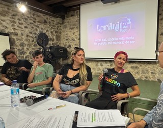 Trans kolektiboaren eskubideak aldarrikatu dituzte Lur Anitz Fest jaialdiaren irekierako mahai-inguruan