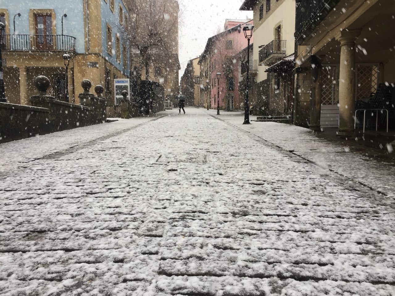 Eguenean 400 metrora egin dezake elurra