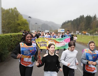 Korrika Txikiak euskararen aldeko aldarrikapenekin bete ditu Arrasateko kaleak