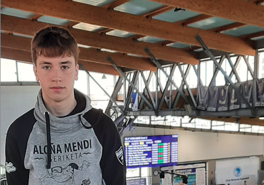 Bere markak onduta bueltatu da Espainiako txapelketatik Julen Pedregal igerilaria