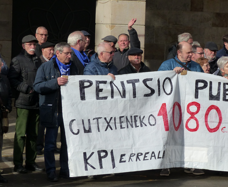 Bat Etorri pentsionisten plataforma astelehenetako elkarretaratzeak egitearen aurka azaldu da