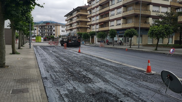 Asfaltatze lanak direla eta Azbeko autobus geltokia erabili beharko da gaur