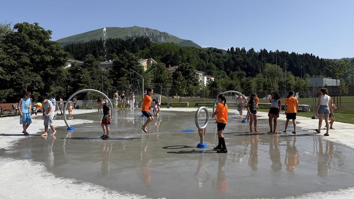 Ur-txorroten parkea inauguratu dute Aretxabaletan