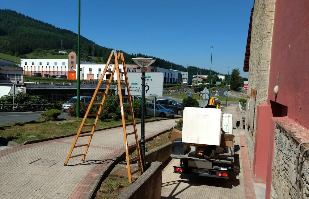 LED sistema Elgetako argiteria publiko osoan egongo da irailerako