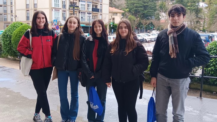 Amodiozko gutunen irakurketa, musikarekin eta antzerkiarekin josita