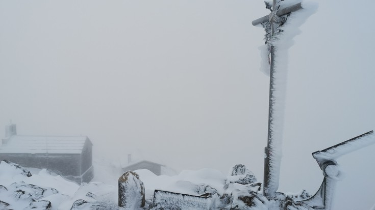 Zurituta esnatu dira Urbia eta Aizkorri