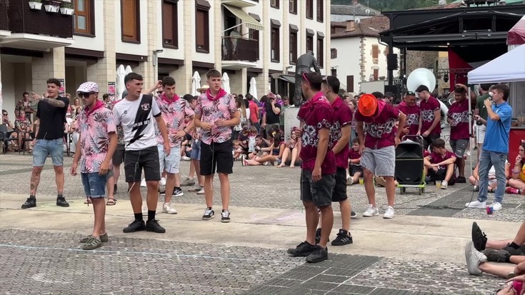 Kuadrillak nor baino nor gehiago ibili dira askotariko jolasetan
