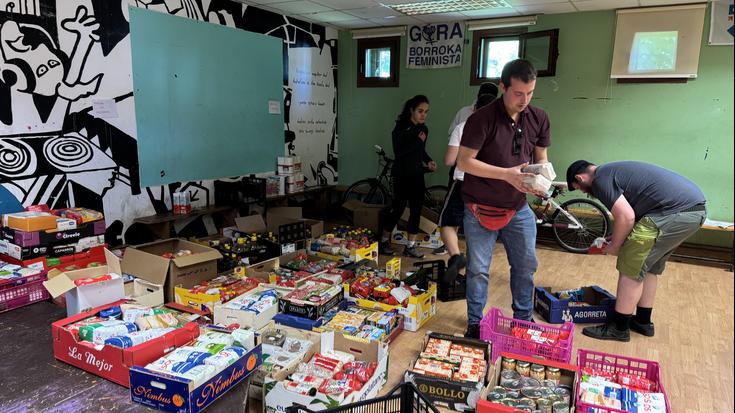 Bilketa-puntuak goraino, Kubara oinarrizko material eta elikagaiak eramateko