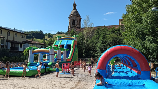 Uretako puzgarriak jarriko dituzte Santa Marina plazan, gaur
