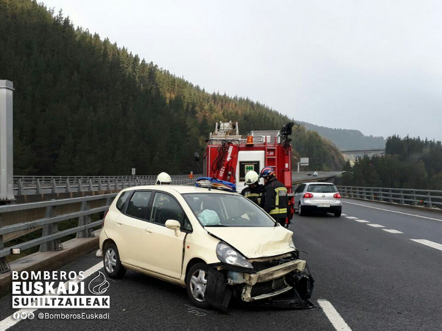 Auto bat errepidetik atera da AP-1 autobidean, Bergaran