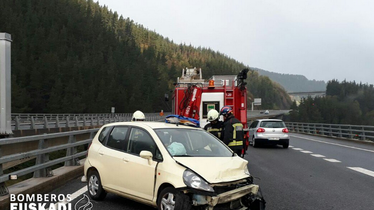 Auto bat errepidetik atera da AP-1 autobidean, Bergaran