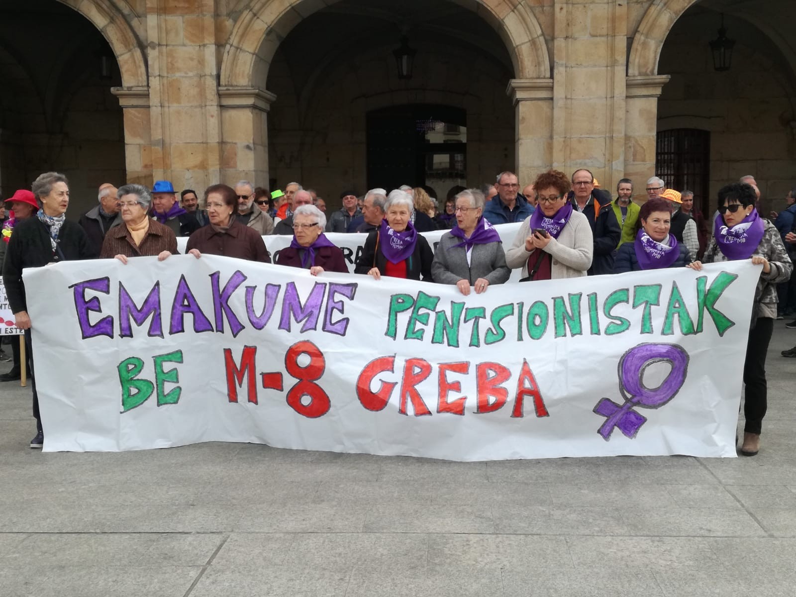 Martxoaren 8ari begira pentsiodunen gaurko elkarretaratzea