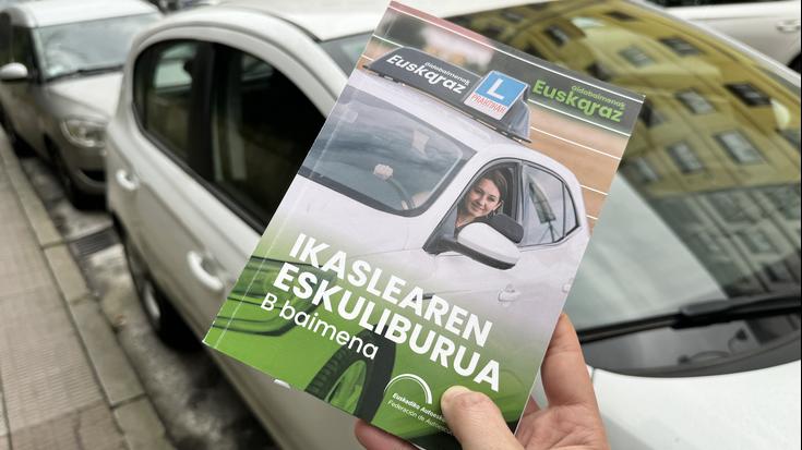 Hogei urtez euskarazko eskuliburuekin lanean