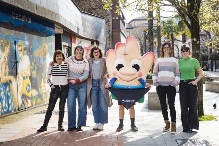 Bedelkarrek irudi berria aurkeztu du