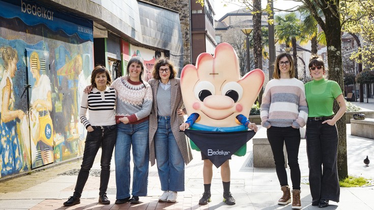 Bedelkarrek irudi berria aurkeztu du