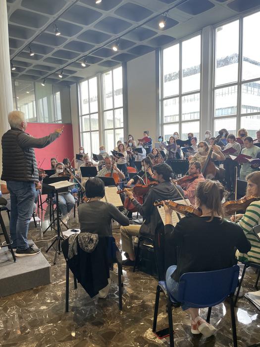 EHUko abesbatza eta Orkestra Sinfonikoa, eta Bergarako Orfeoia