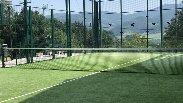 Erabiltzeko prest dago herriko estreinako padel pista