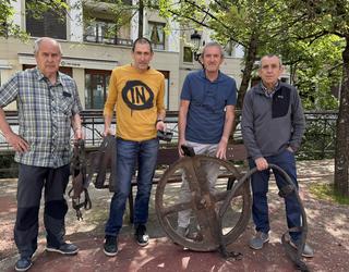 Narrugintza gogoratzeko erakustokia egiten dabiltza Narruolako kideak