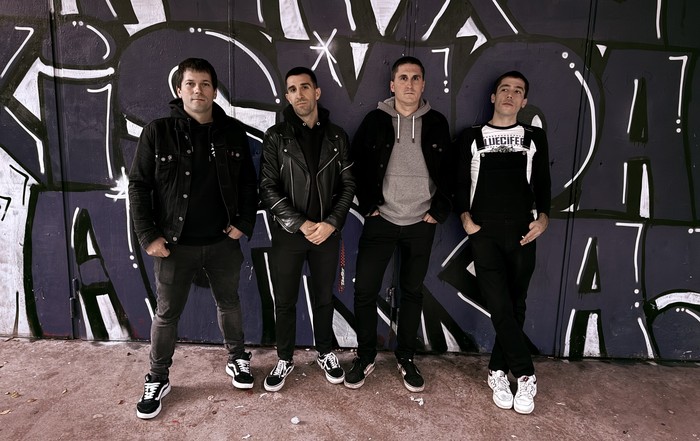 Arrasateko Maniaks laukotearen kantu berriak dagoeneko entzungai daude sarean