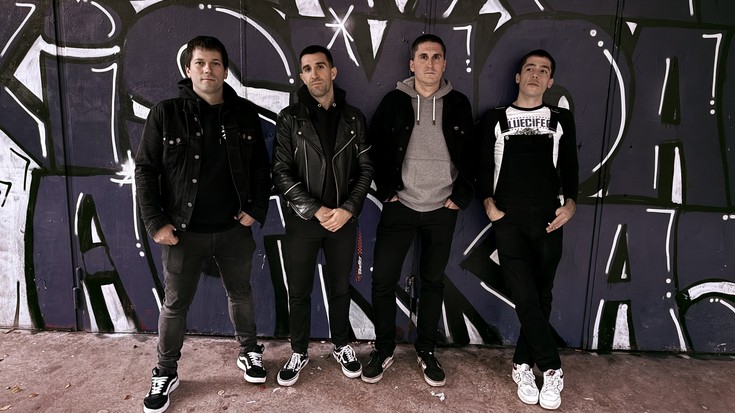 Arrasateko Maniaks laukotearen kantu berriak dagoeneko entzungai daude sarean