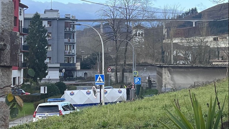 Pertsona bat hil da auto batek harrapatuta Labegaraietan