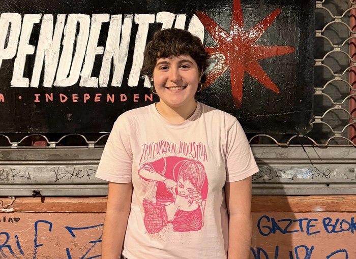 Izadi Zumalde: "Sortzailea naiz, baina kosta egiten zait nik sortutako abestiekin gustura gelditzea"