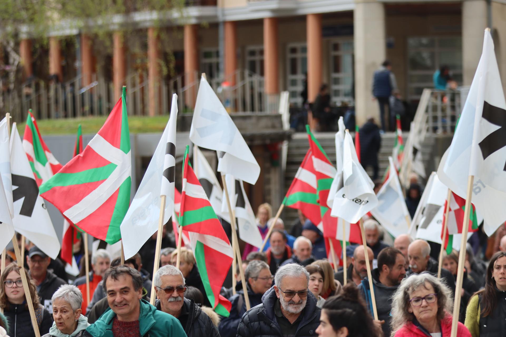 Sarek eta txosna batzordeak manifestazioa deitu dute domekarako