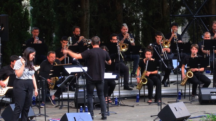 Arrasate Musikal Big Band Kanarietara doa