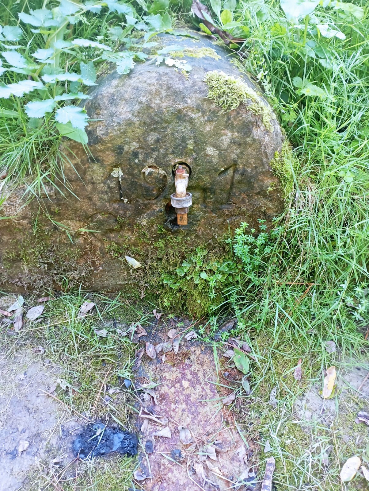 Iraingo iturria apurtu dute