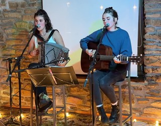 Barrena ahizpa musikariek eman diote hasiera Ozkarbiko azaroko egitarauari