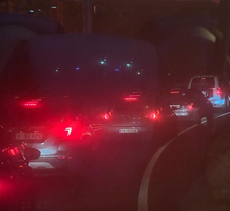 Konponduta, istripu baten eraginez izan diren auto-ilarak