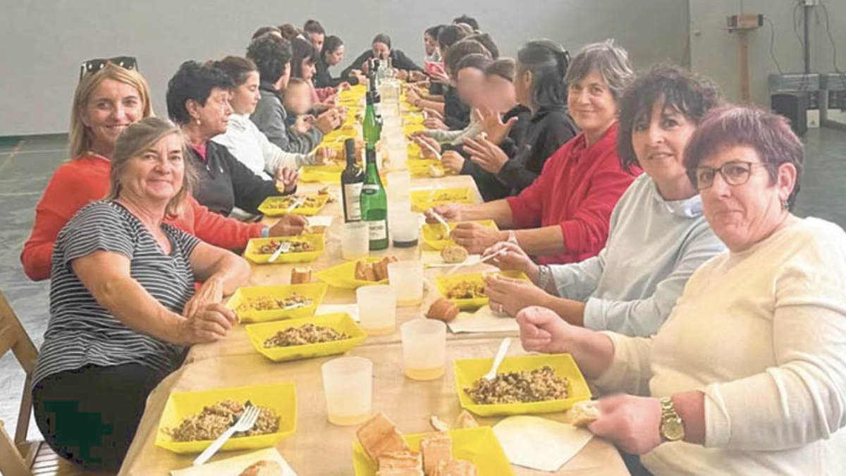 Tertulia feminista, ipuin saioa eta 'Antxitxiketan' proba, saretzen jarraitzeko