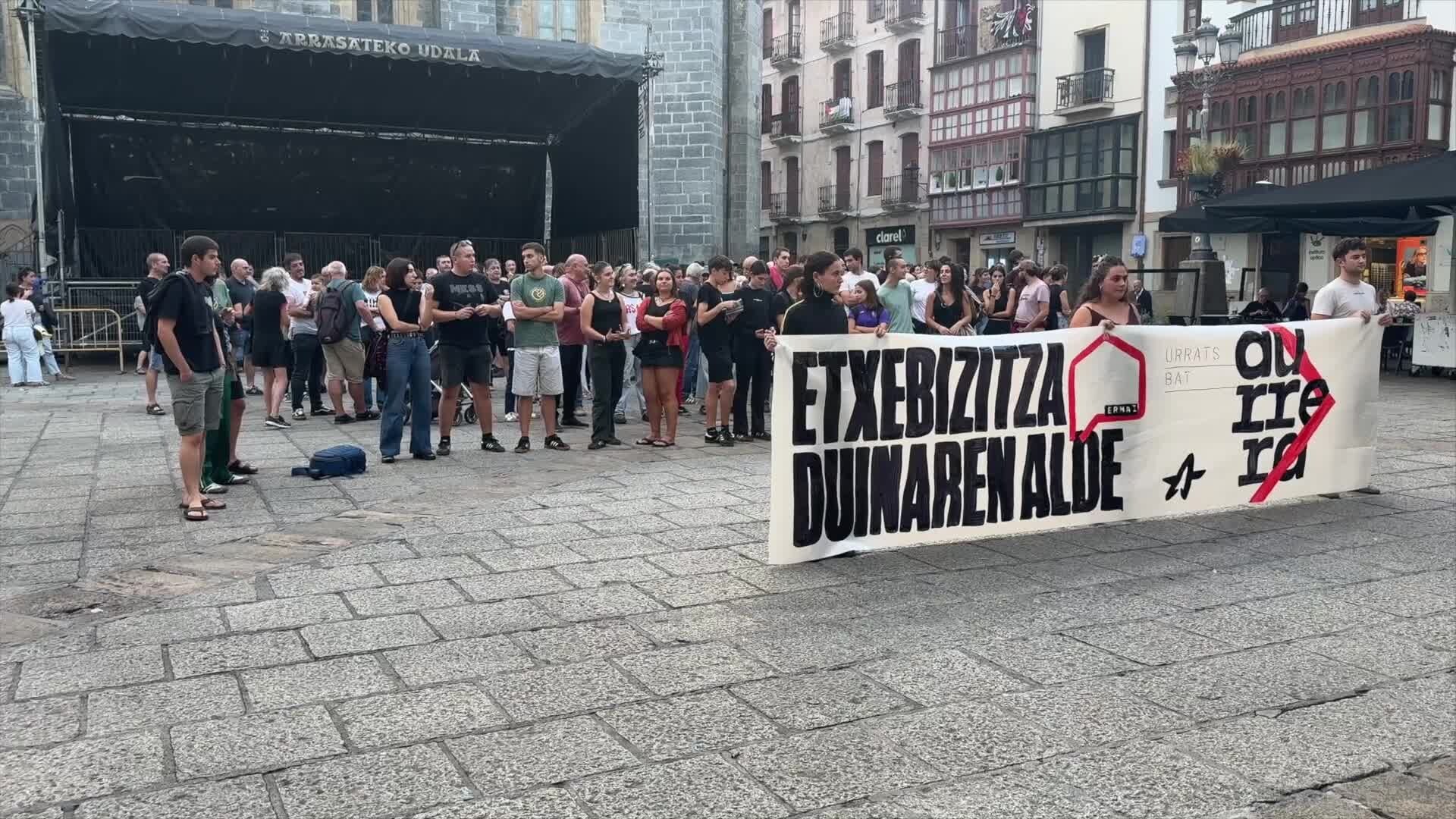 Etxebizitza duinaren aldeko mobilizazioak egiten ari dira aste honetan Debagoienean