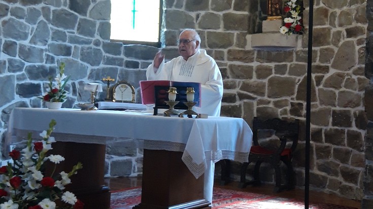 Jabier Etxebarria apaiza omendu dute Zubillagako auzotarrek