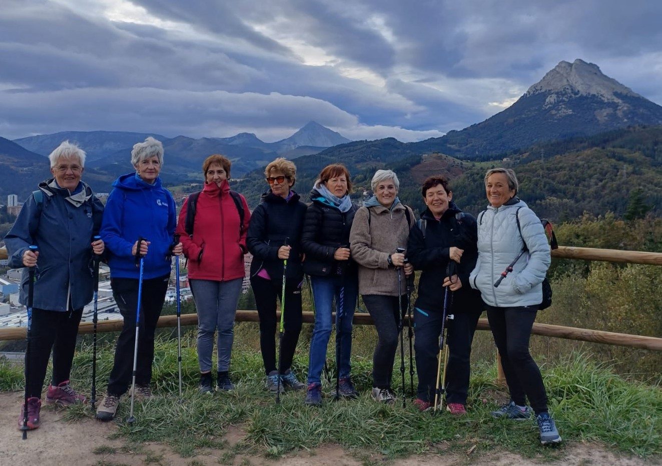 Ikurriñatik ikurriñara, eta jarraian harrobira