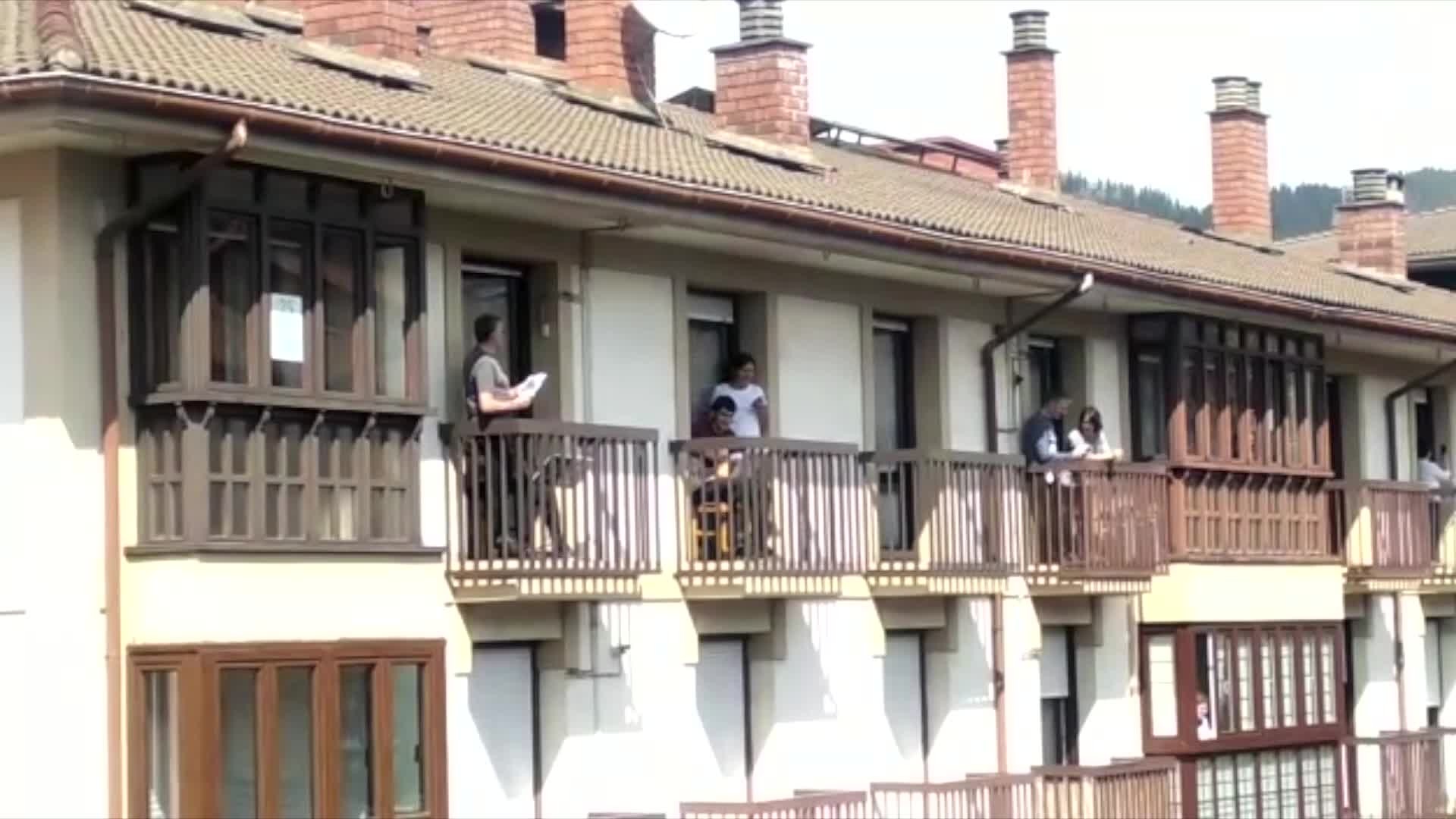 'Herrixa kantuan' balkoitik balkoira egingo dute zapatuan