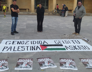 Autobusa Palestinaren alde zapatuan Arrasaten egitekoa den manifestaziorako