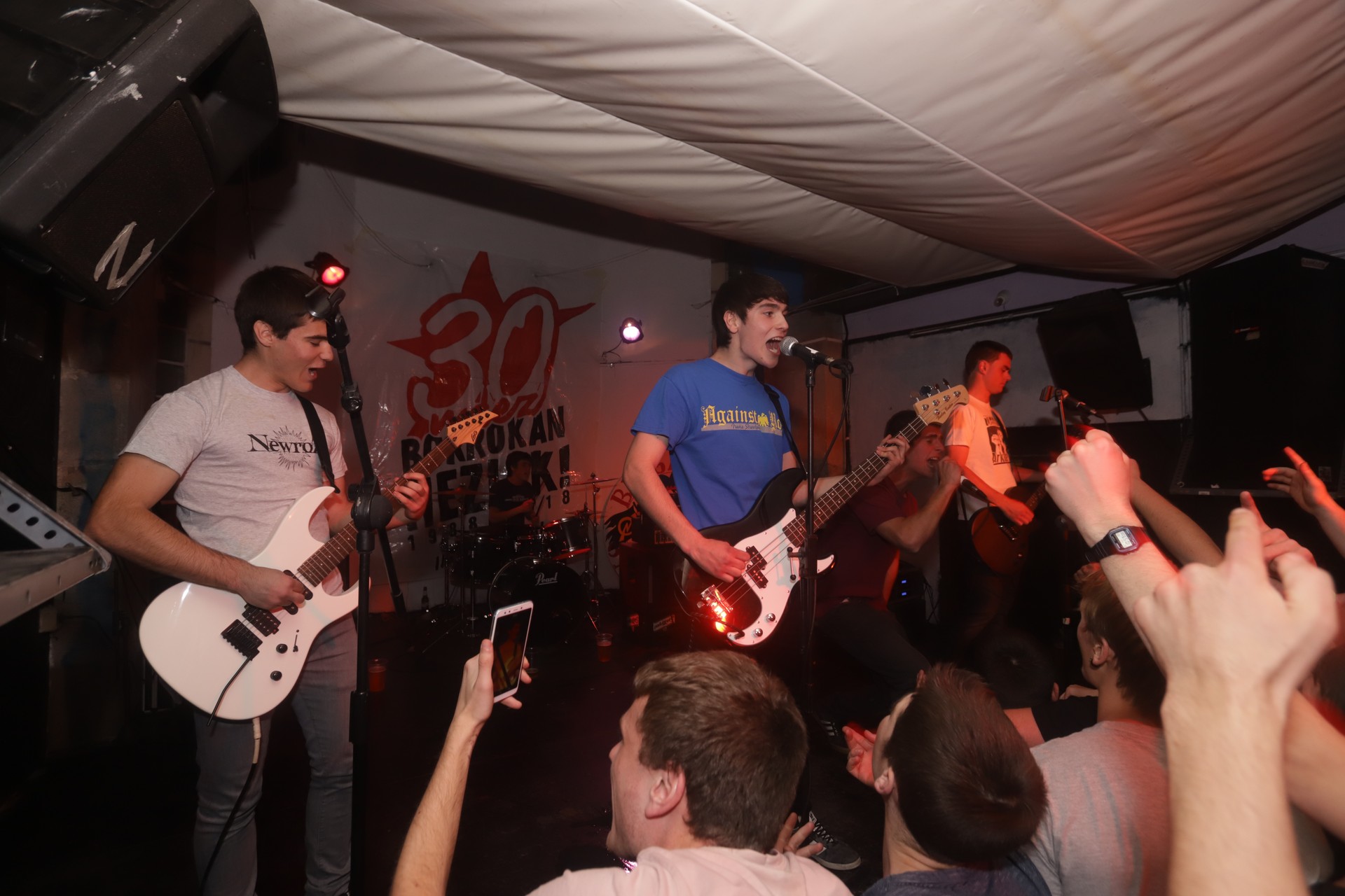 Muga gabeko punk-oi! doinu gazteen eztanda