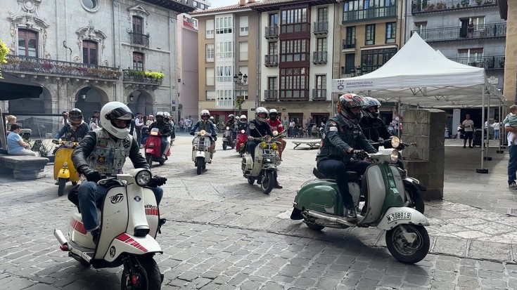 Motorren burrunbak ez du hutsik egin Mondrally eskuter topaketan